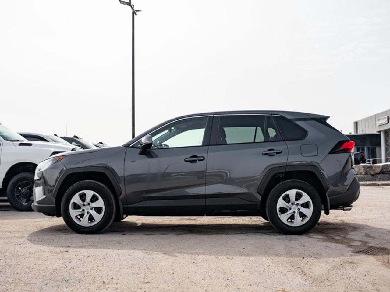 2024 Toyota RAV4 LE Photo4