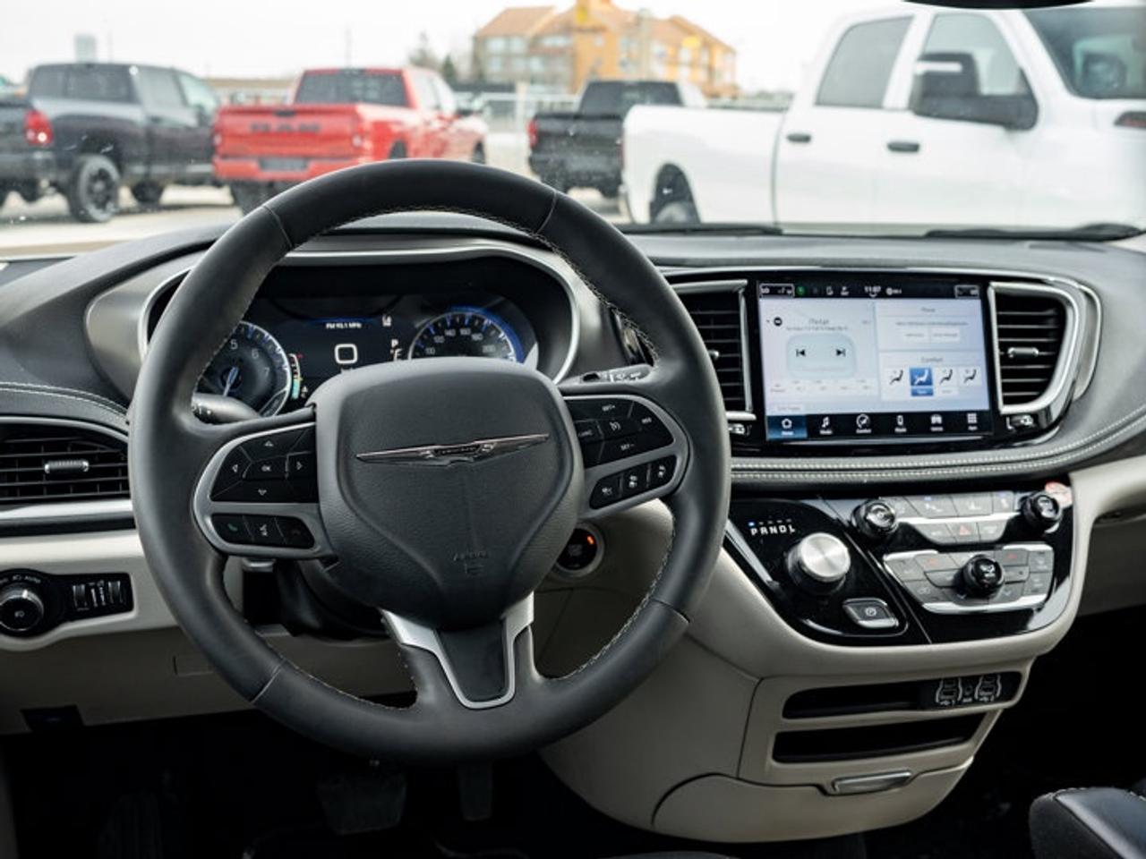 2023 Chrysler Pacifica Touring L Photo