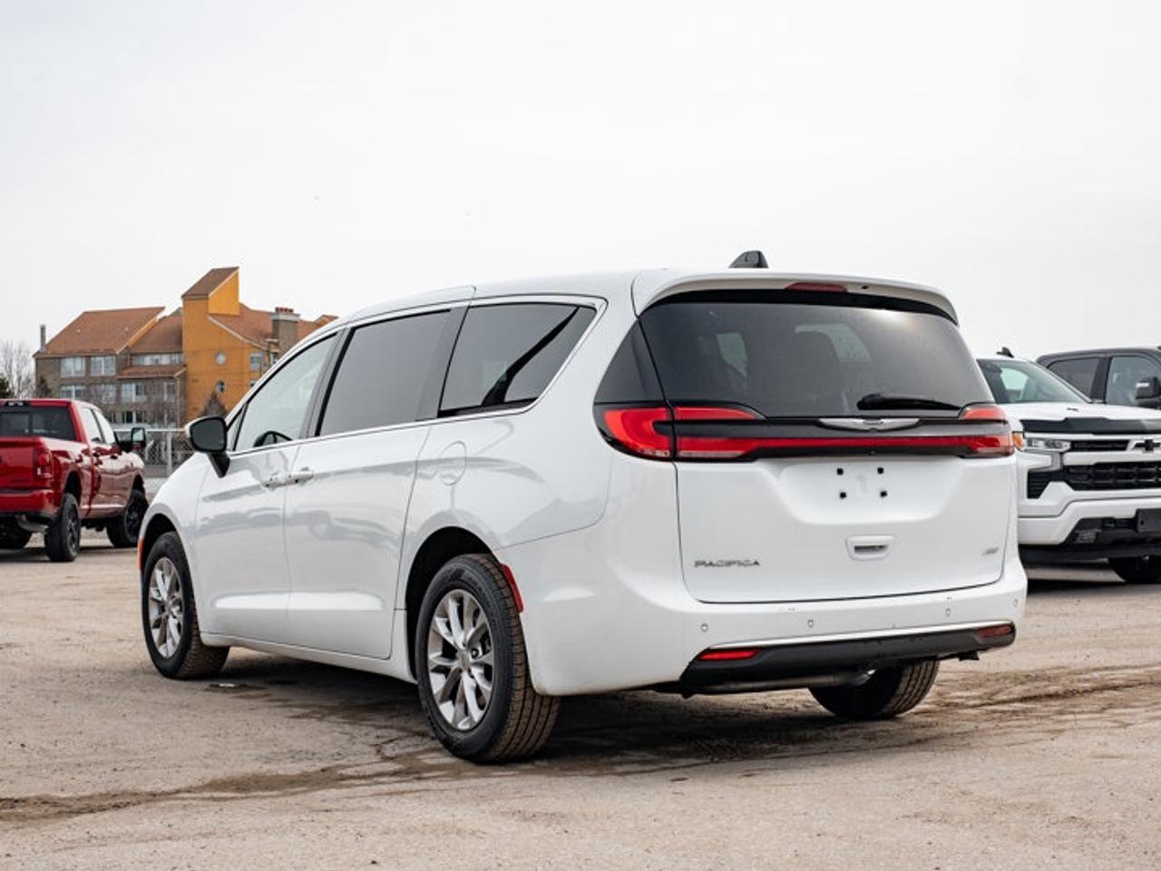 2023 Chrysler Pacifica Touring L Photo