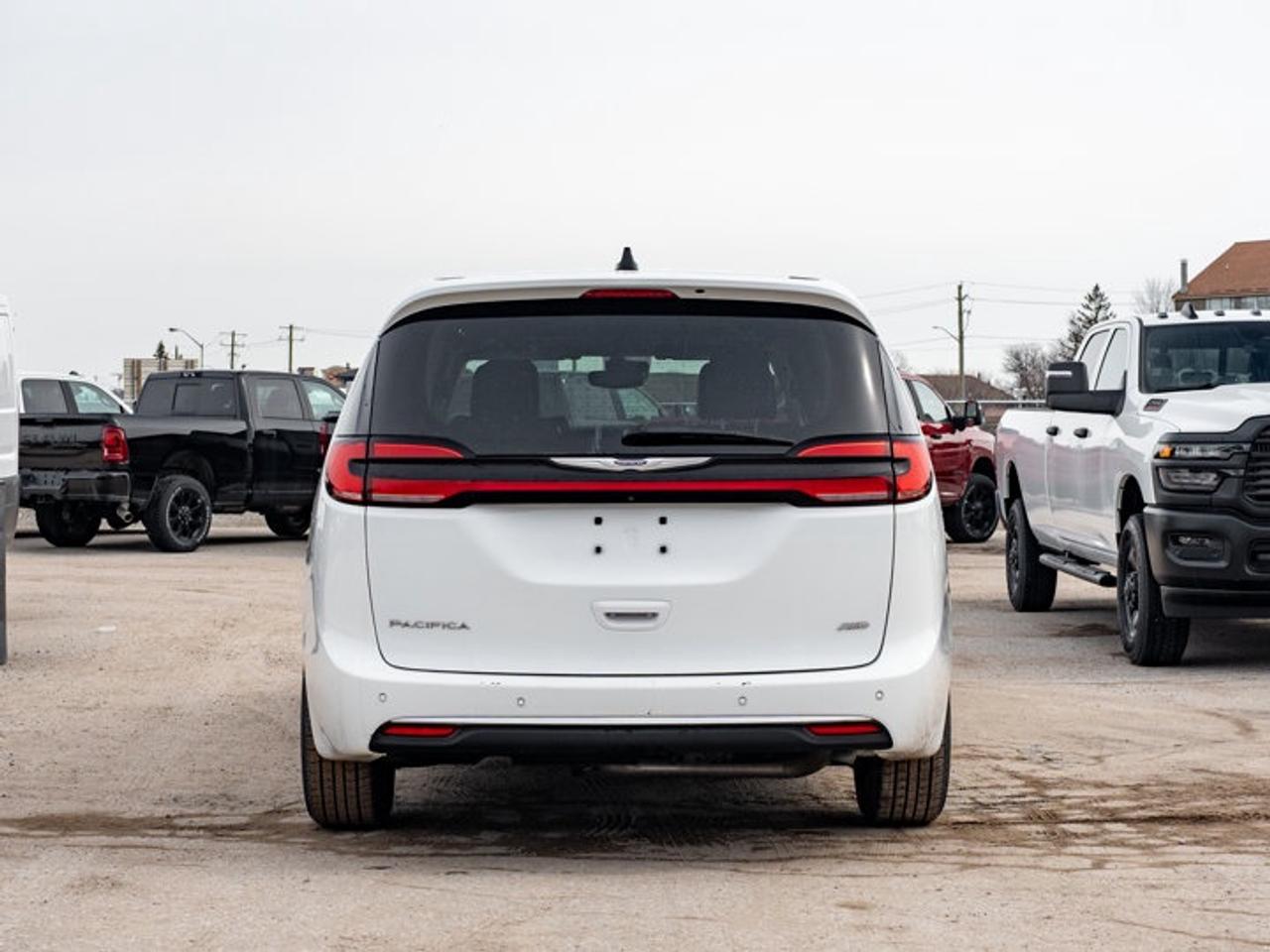 2023 Chrysler Pacifica Touring L Photo