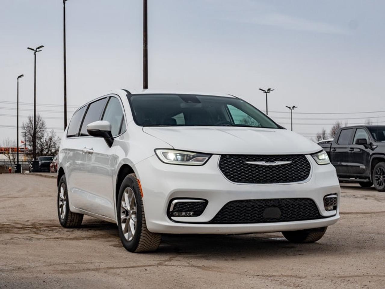 2023 Chrysler Pacifica Touring L Photo