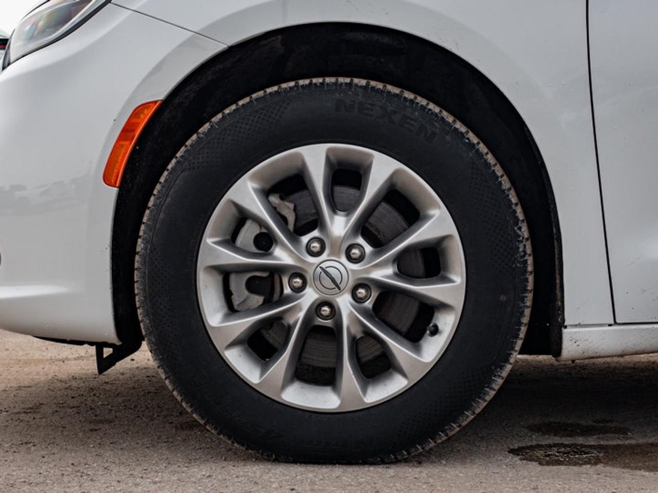 2023 Chrysler Pacifica Touring L Photo