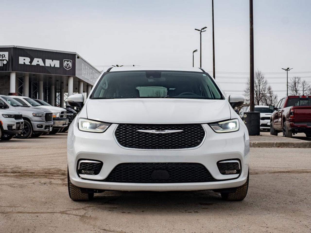 2023 Chrysler Pacifica Touring L Photo