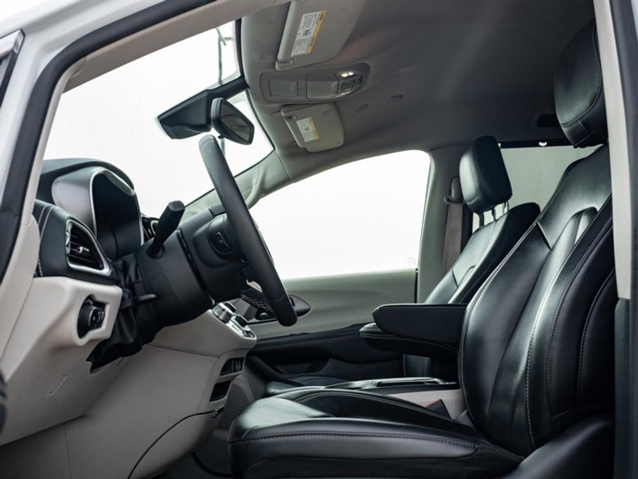 2023 Chrysler Pacifica Touring L Photo