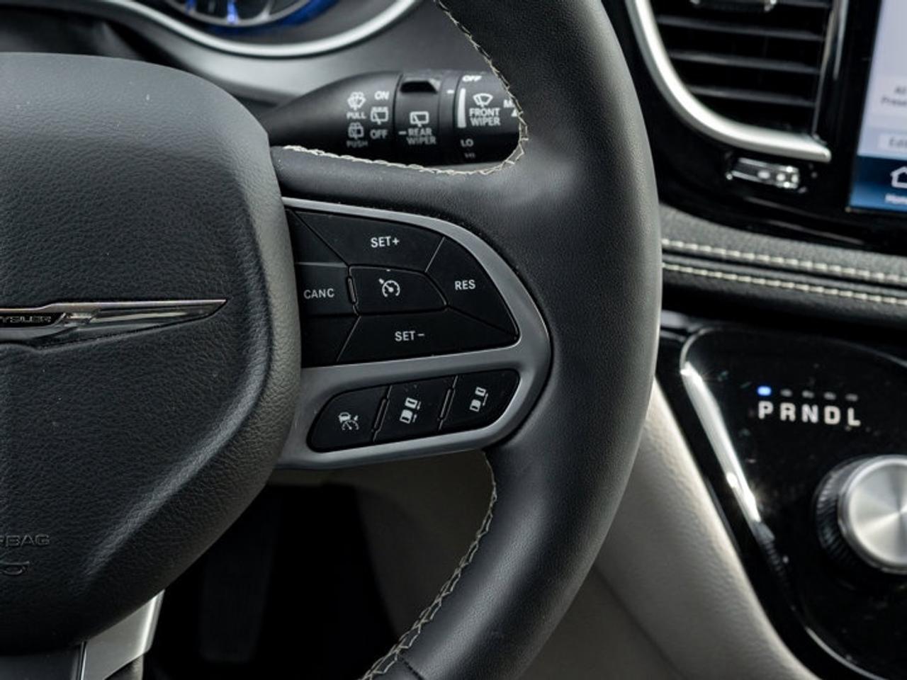 2023 Chrysler Pacifica Touring L Photo