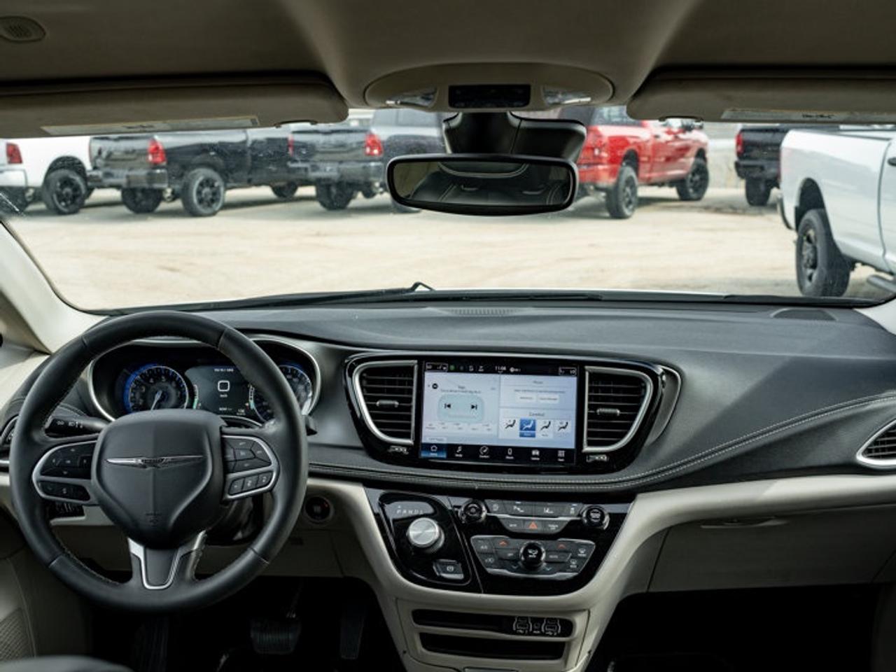 2023 Chrysler Pacifica Touring L Photo