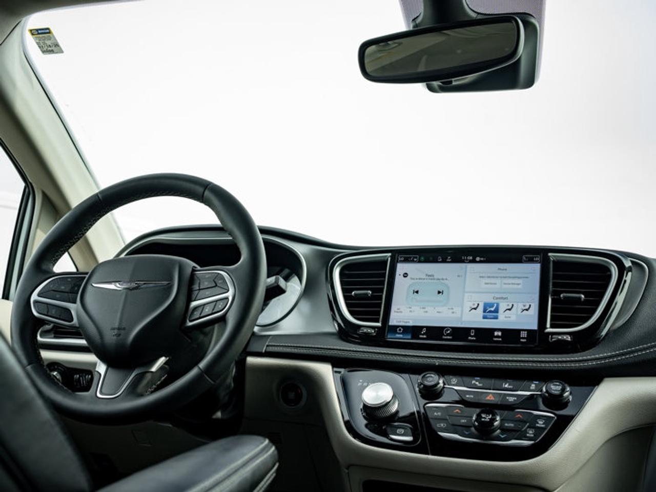 2023 Chrysler Pacifica Touring L Photo