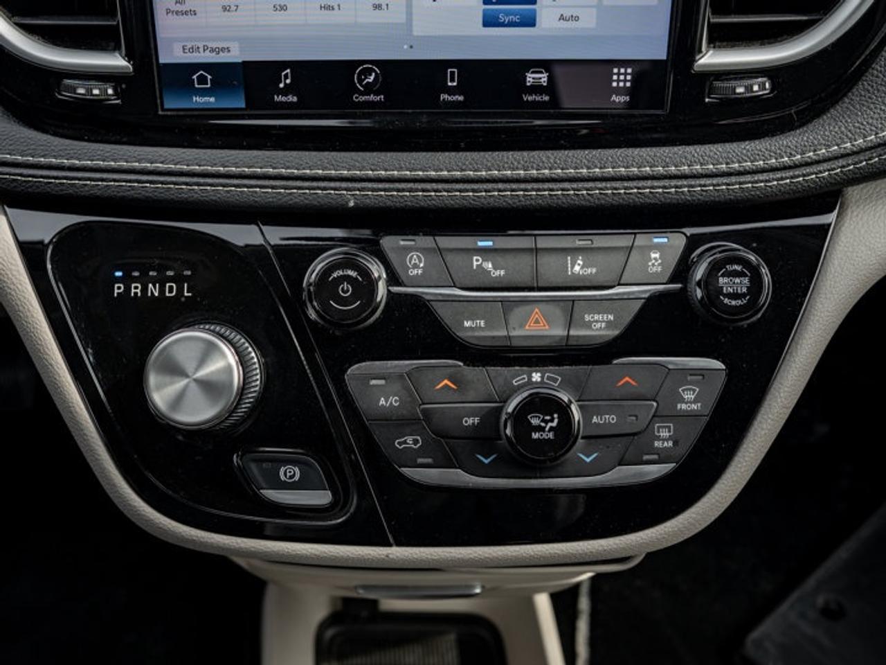 2023 Chrysler Pacifica Touring L Photo