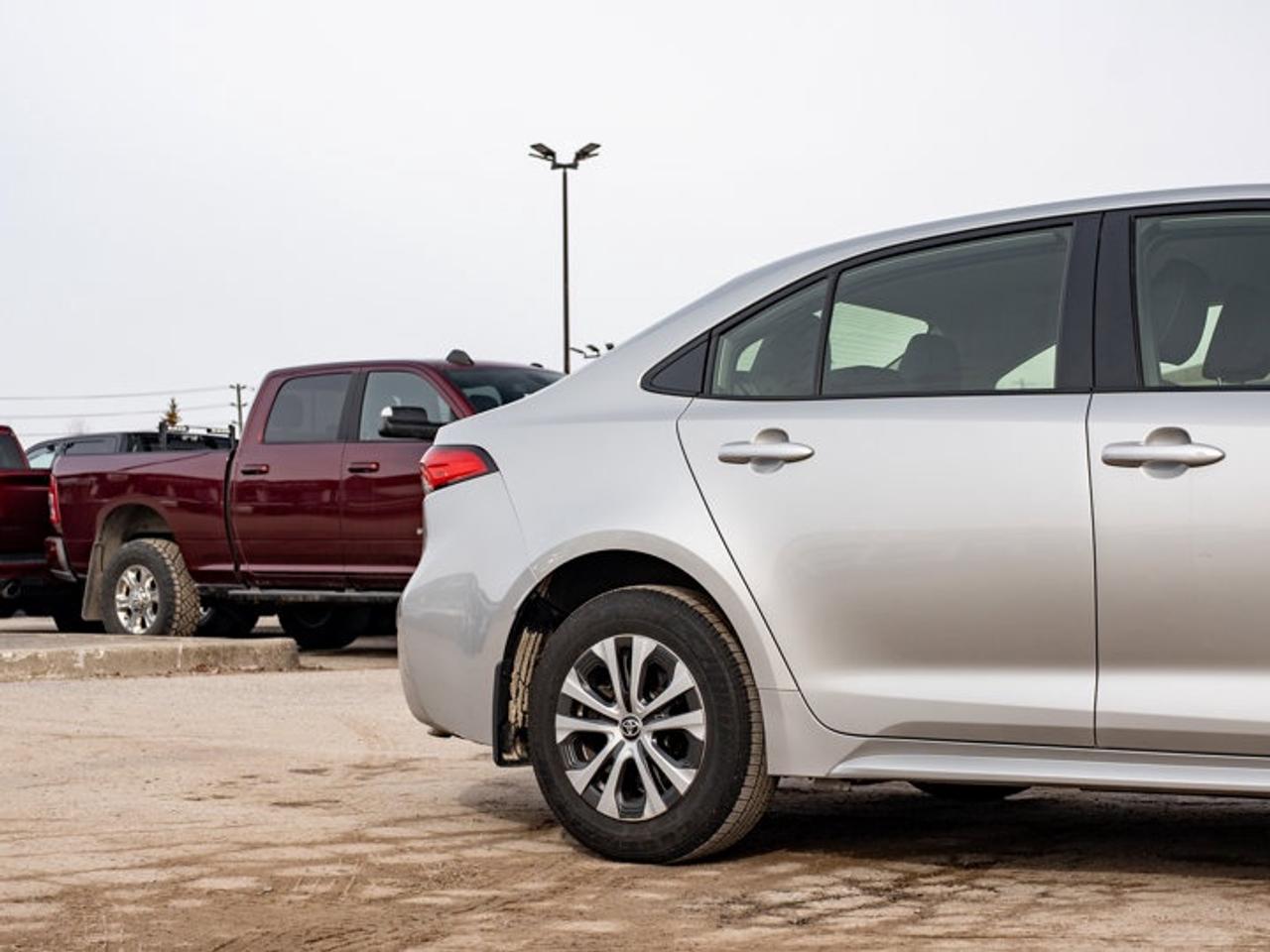 2023 Toyota Corolla Hybrid LE Photo