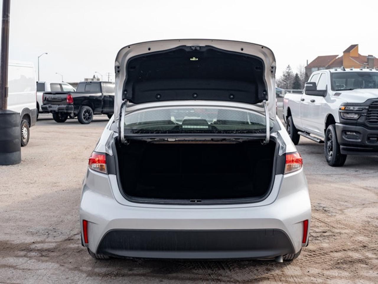 2023 Toyota Corolla Hybrid LE Photo