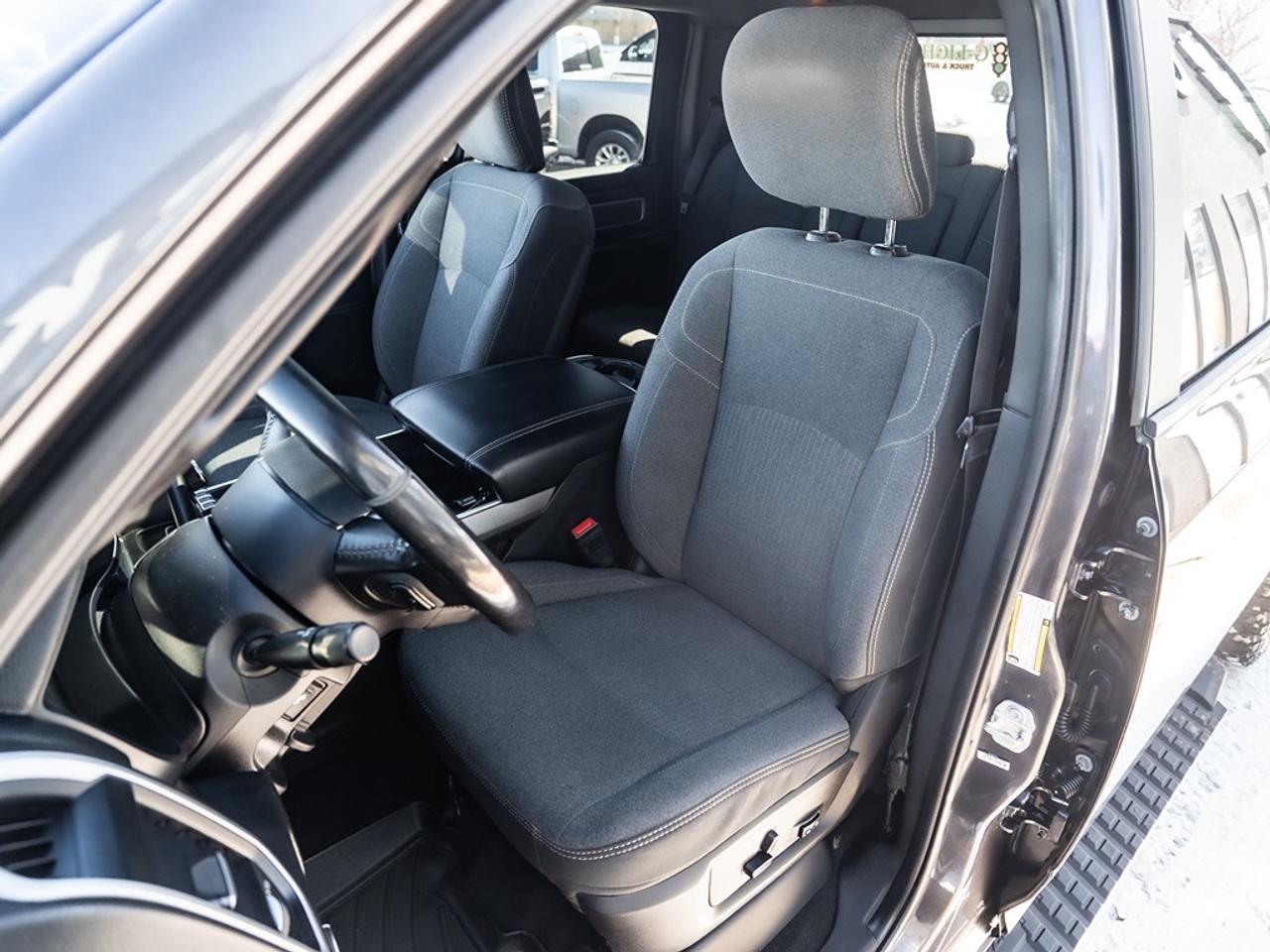 2020 RAM 2500 Big Horn 4x4 Crew Cab 6'4" Box Photo17