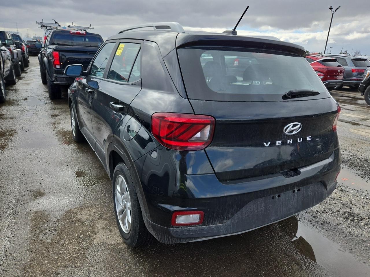 2024 Hyundai Venue PREFERRED Photo4