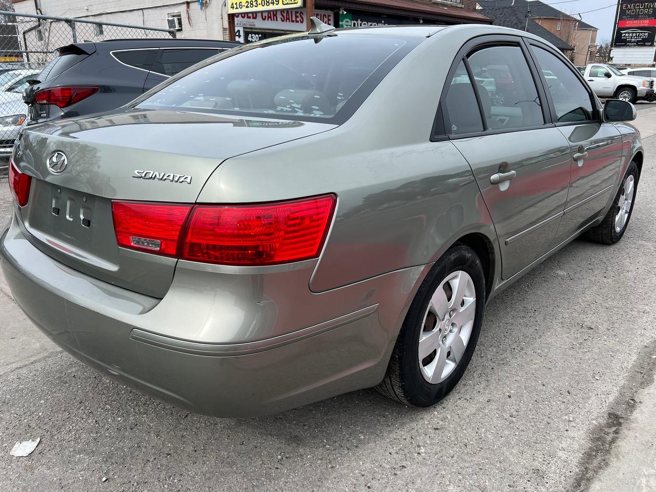 2009 Hyundai Sonata EXTRA CLEAN- AUTOMATIC-HEATED SEATS & MORE ! Photo