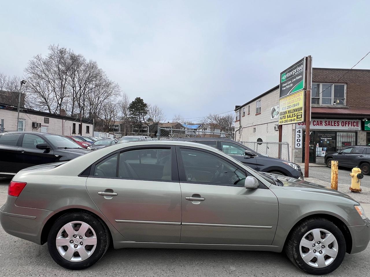 2009 Hyundai Sonata EXTRA CLEAN- AUTOMATIC-HEATED SEATS & MORE ! Photo