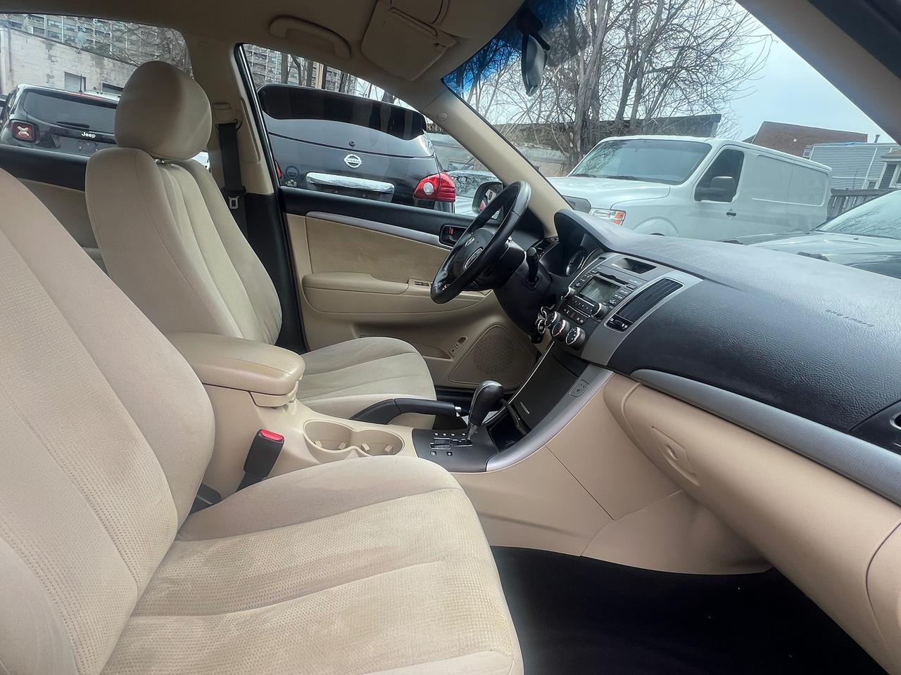 2009 Hyundai Sonata EXTRA CLEAN- AUTOMATIC-HEATED SEATS & MORE ! Photo