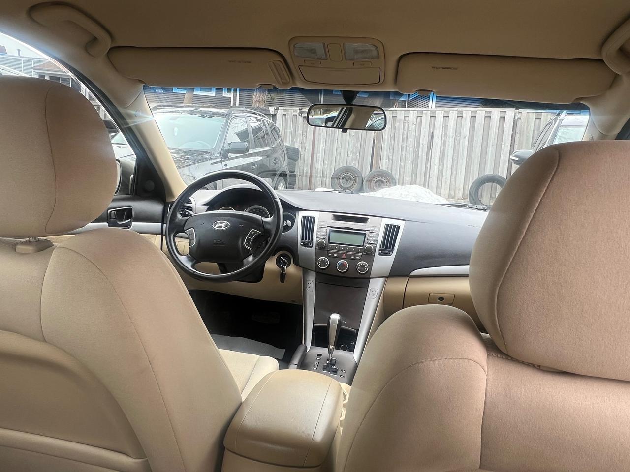 2009 Hyundai Sonata EXTRA CLEAN- AUTOMATIC-HEATED SEATS & MORE ! Photo