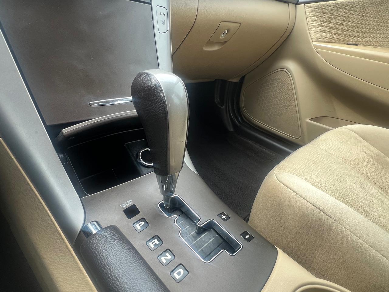 2009 Hyundai Sonata EXTRA CLEAN- AUTOMATIC-HEATED SEATS & MORE ! Photo