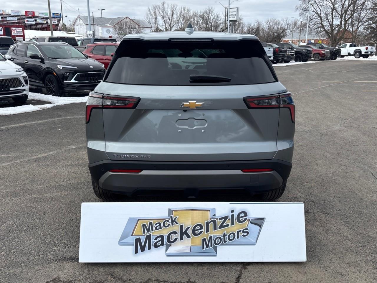 2026 Chevrolet Equinox LT Photo2