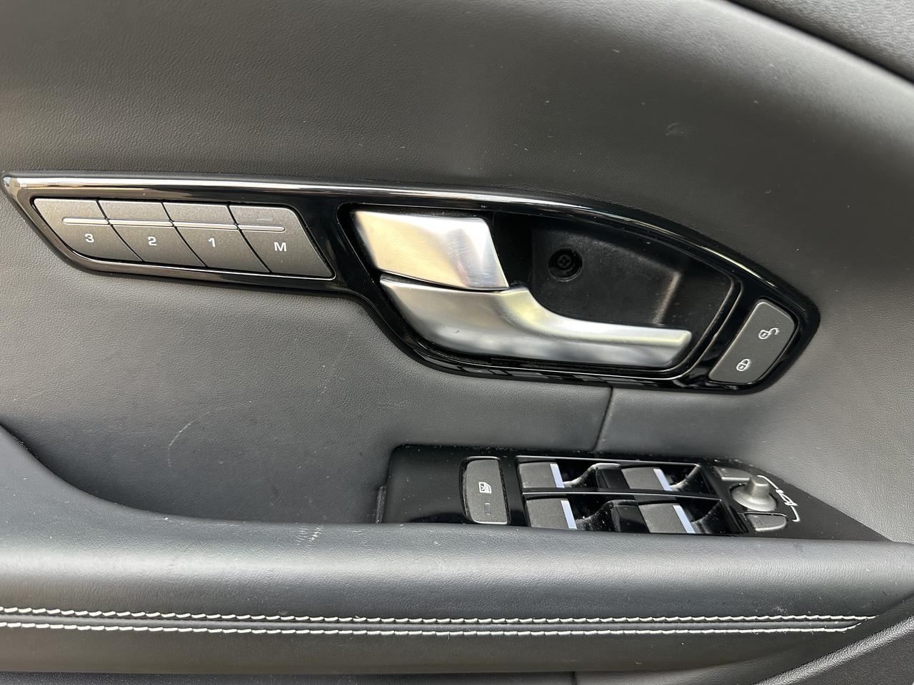 2016 Land Rover Range Rover Evoque HSE Photo