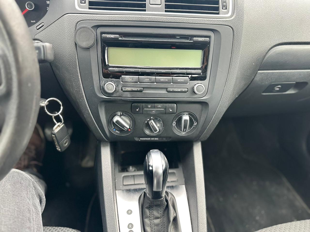 2011 Volkswagen Jetta 4dr 2.5L Auto Comfortline Photo