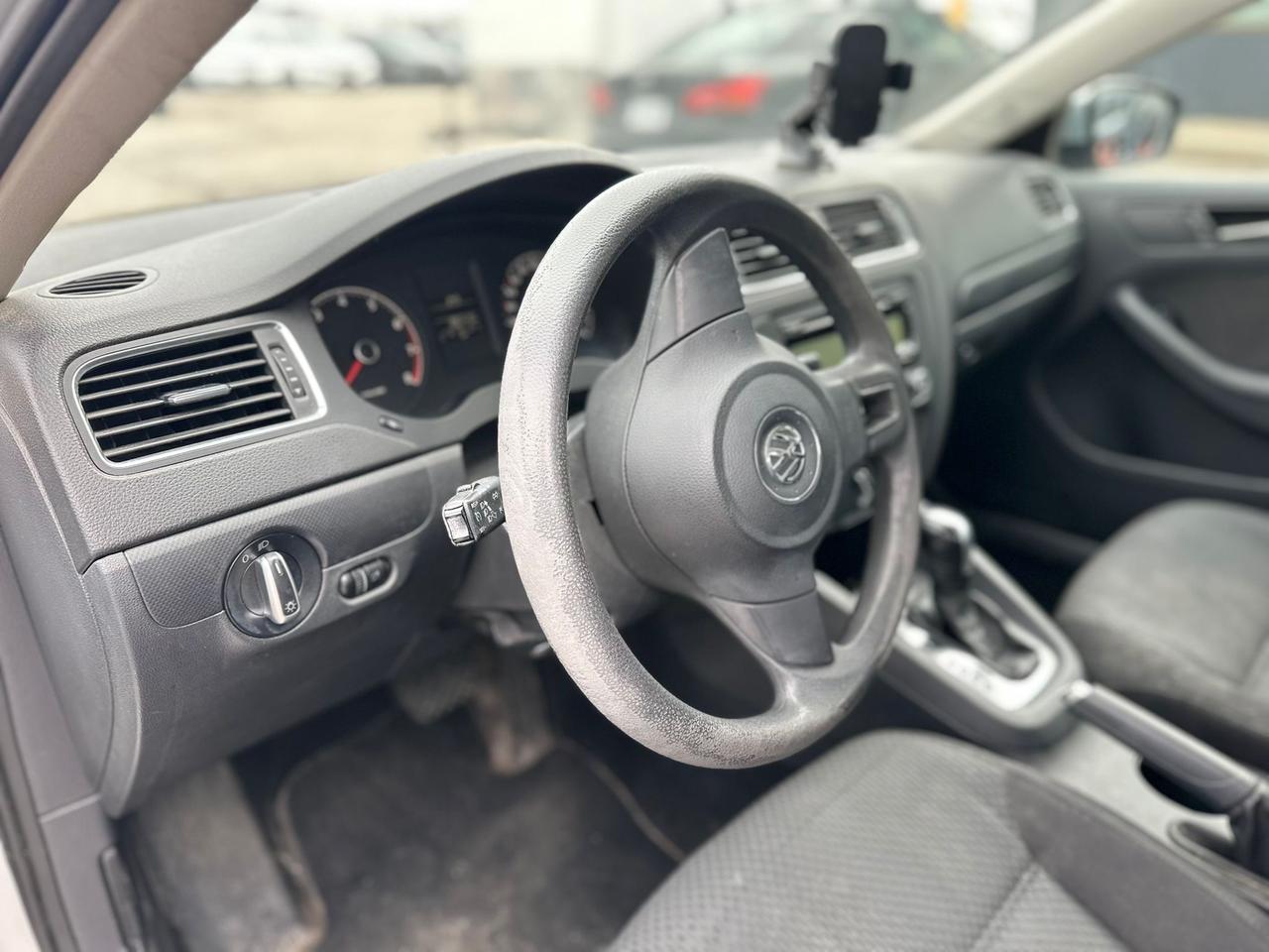 2011 Volkswagen Jetta 4dr 2.5L Auto Comfortline Photo