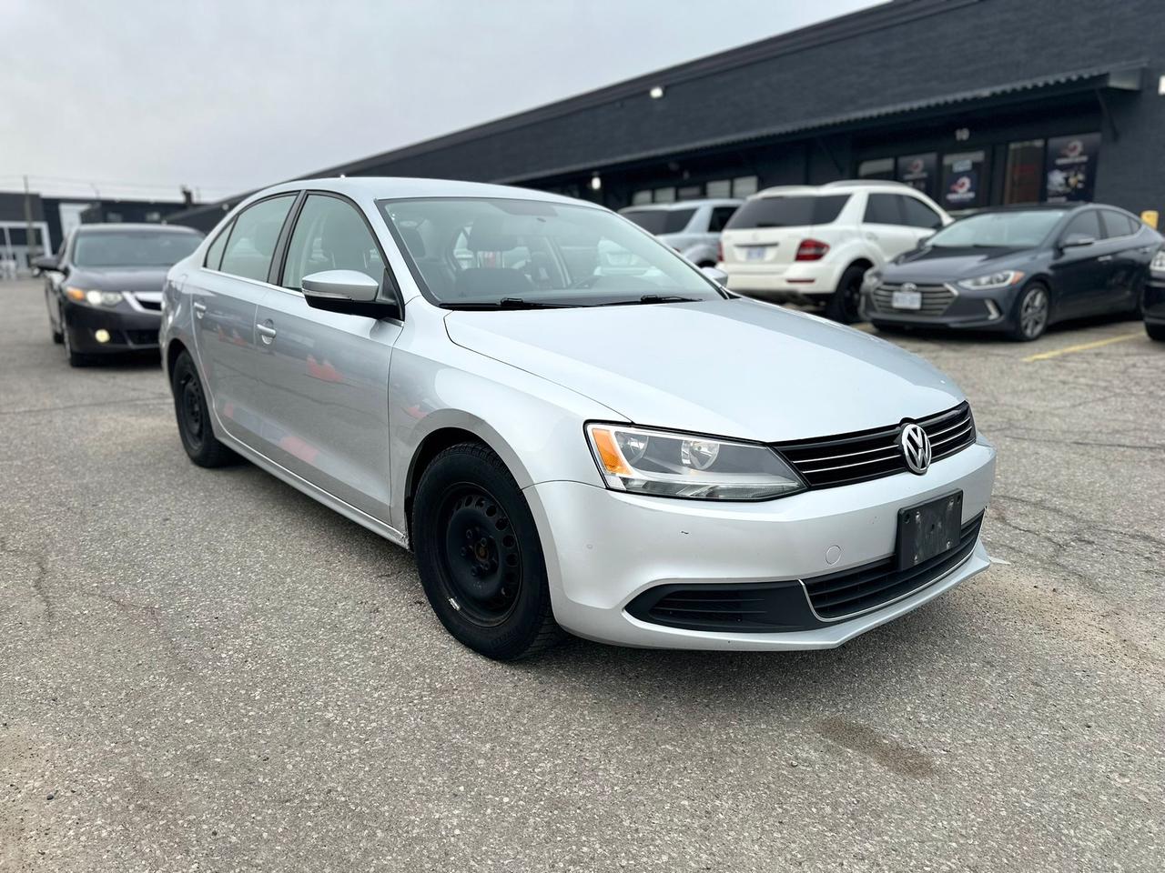 2011 Volkswagen Jetta 4dr 2.5L Auto Comfortline Photo2