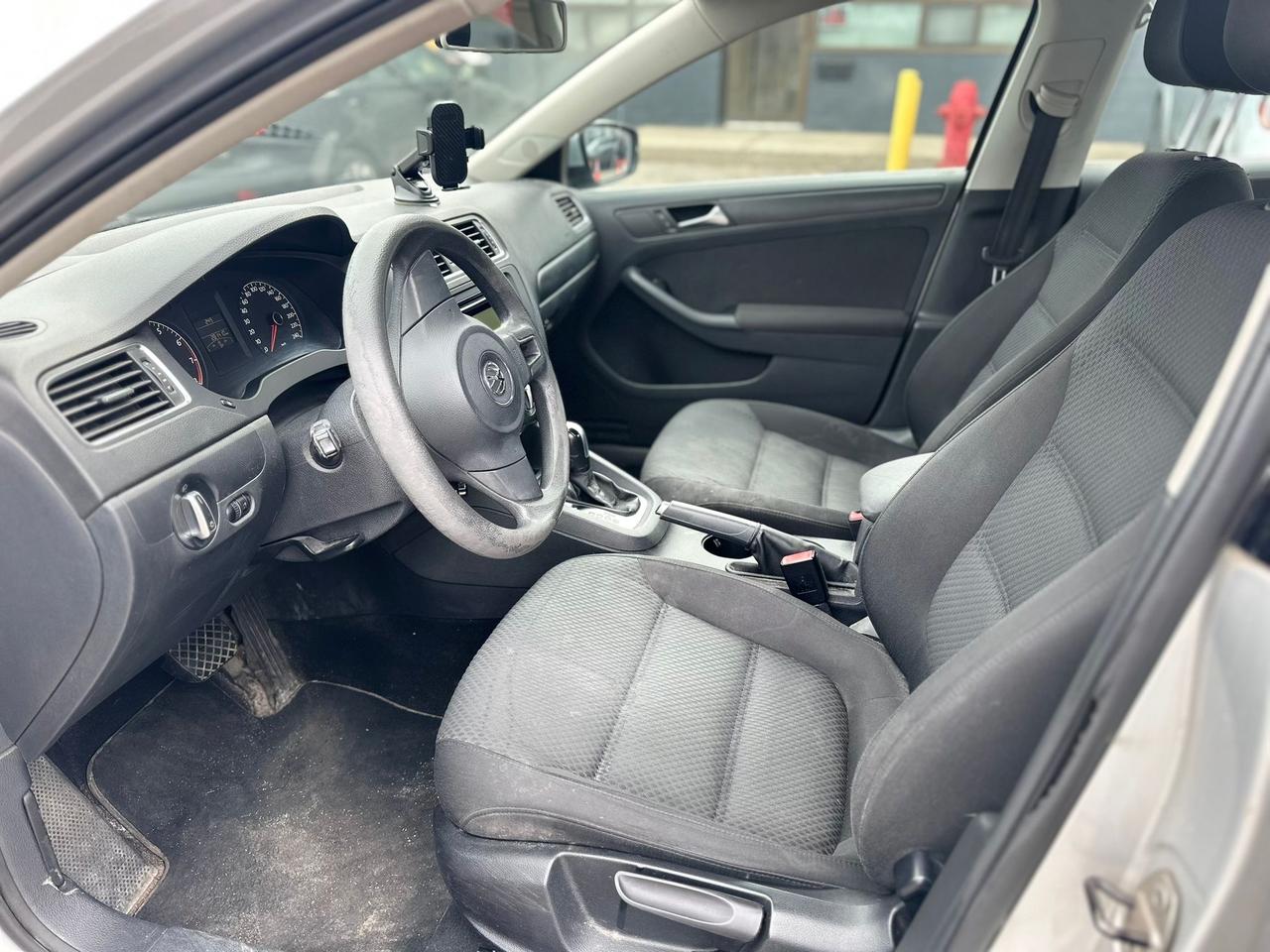 2011 Volkswagen Jetta 4dr 2.5L Auto Comfortline Photo