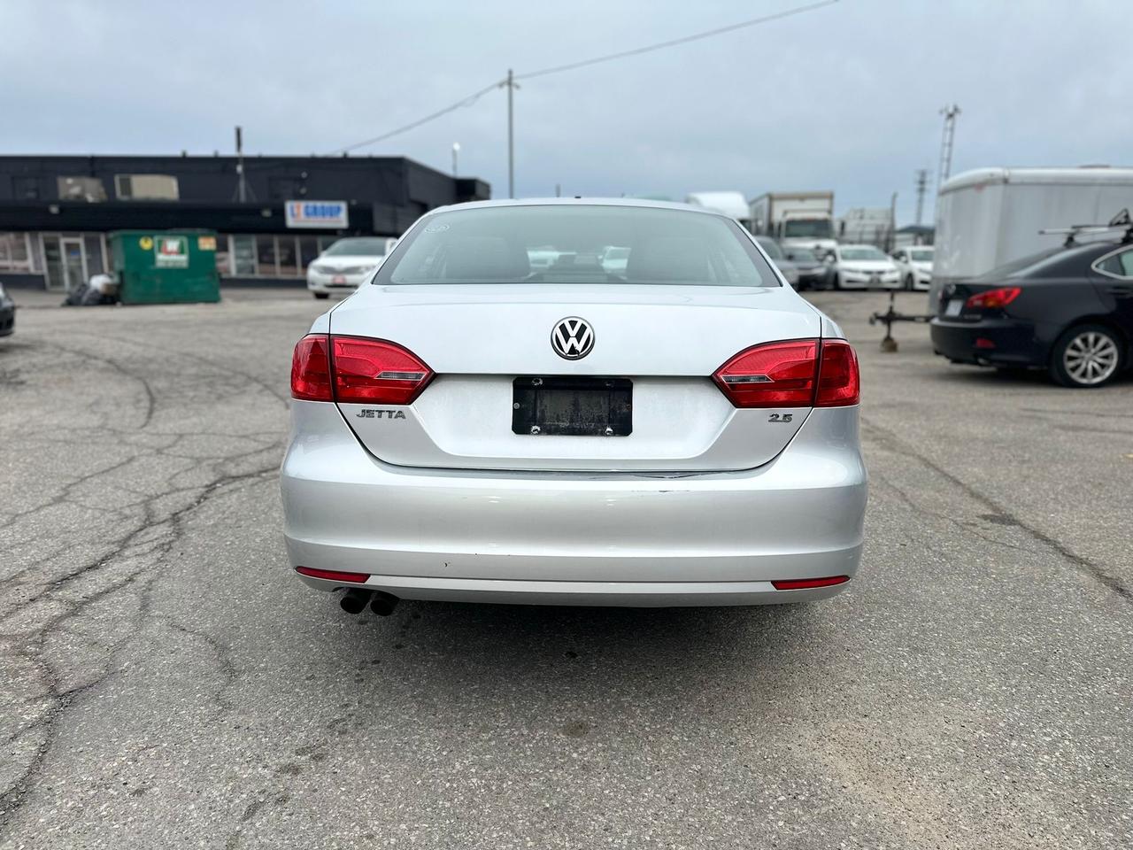 2011 Volkswagen Jetta 4dr 2.5L Auto Comfortline Photo