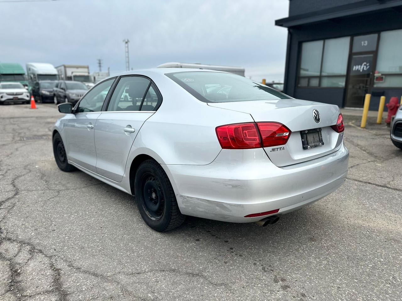 2011 Volkswagen Jetta 4dr 2.5L Auto Comfortline Photo