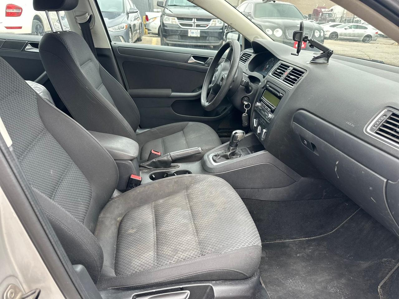 2011 Volkswagen Jetta 4dr 2.5L Auto Comfortline Photo