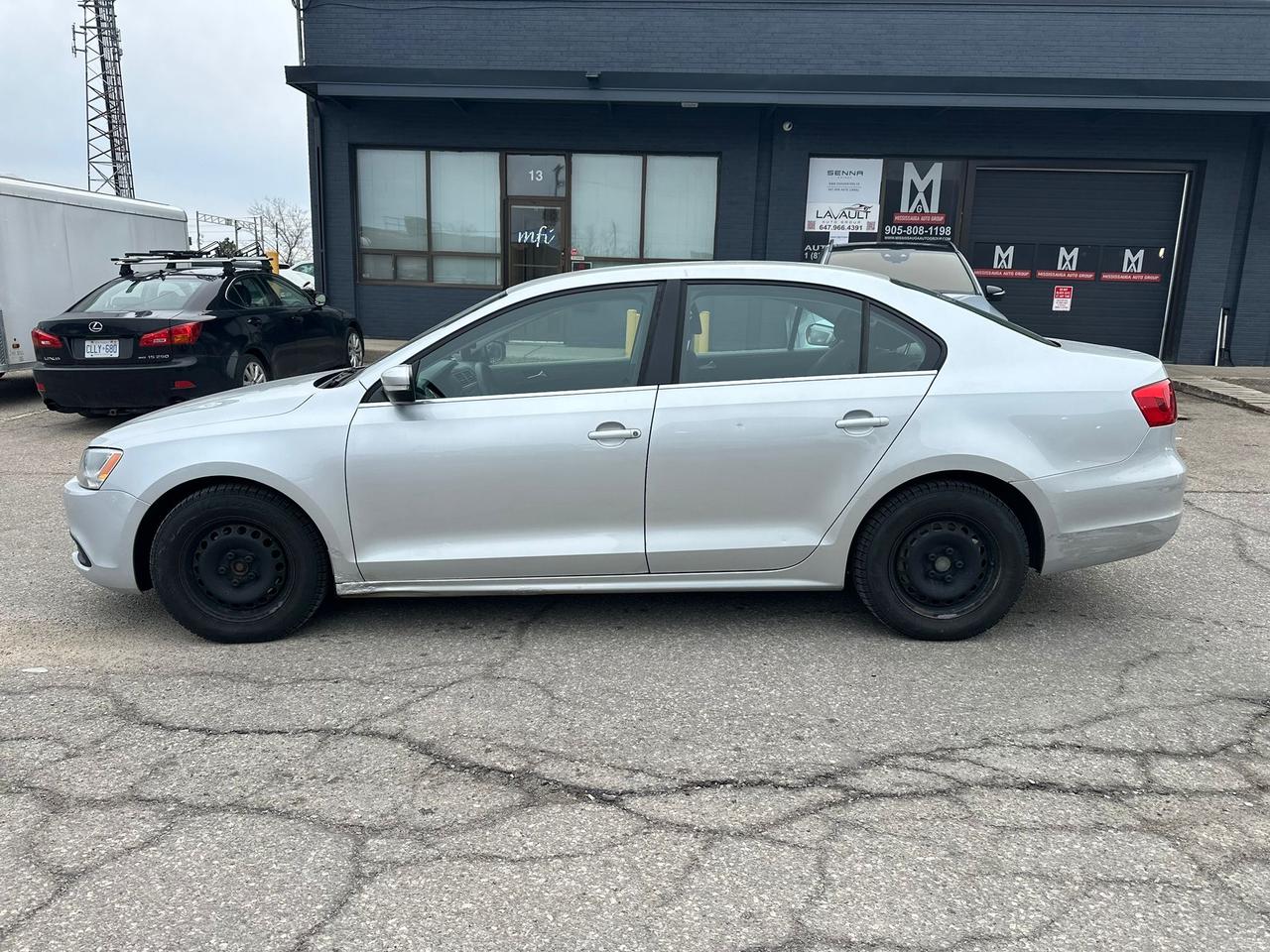 2011 Volkswagen Jetta 4dr 2.5L Auto Comfortline Photo
