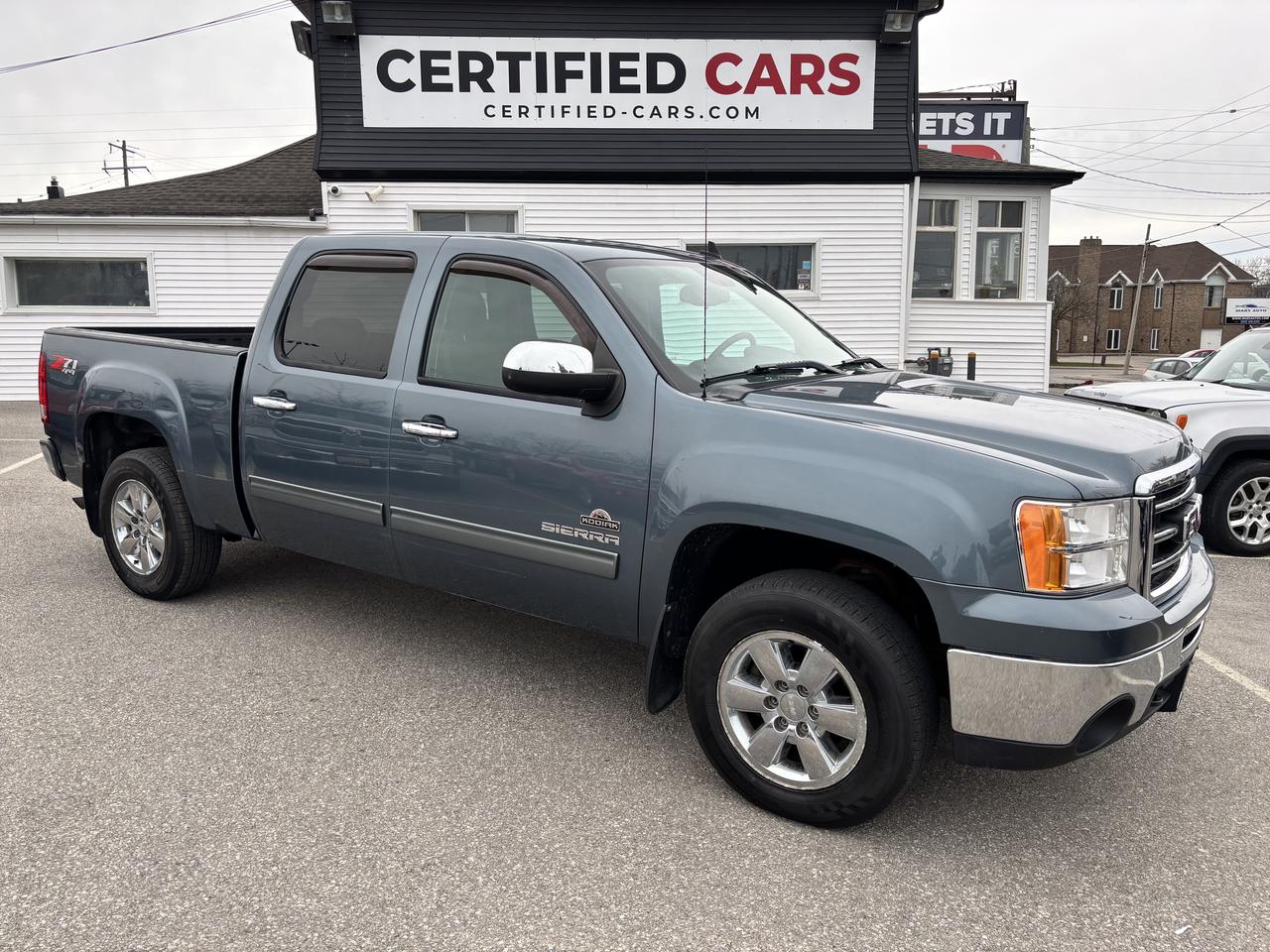 2013 GMC Sierra 1500 SLE ** 4X4, TOW PKG, BLUETOOTH **