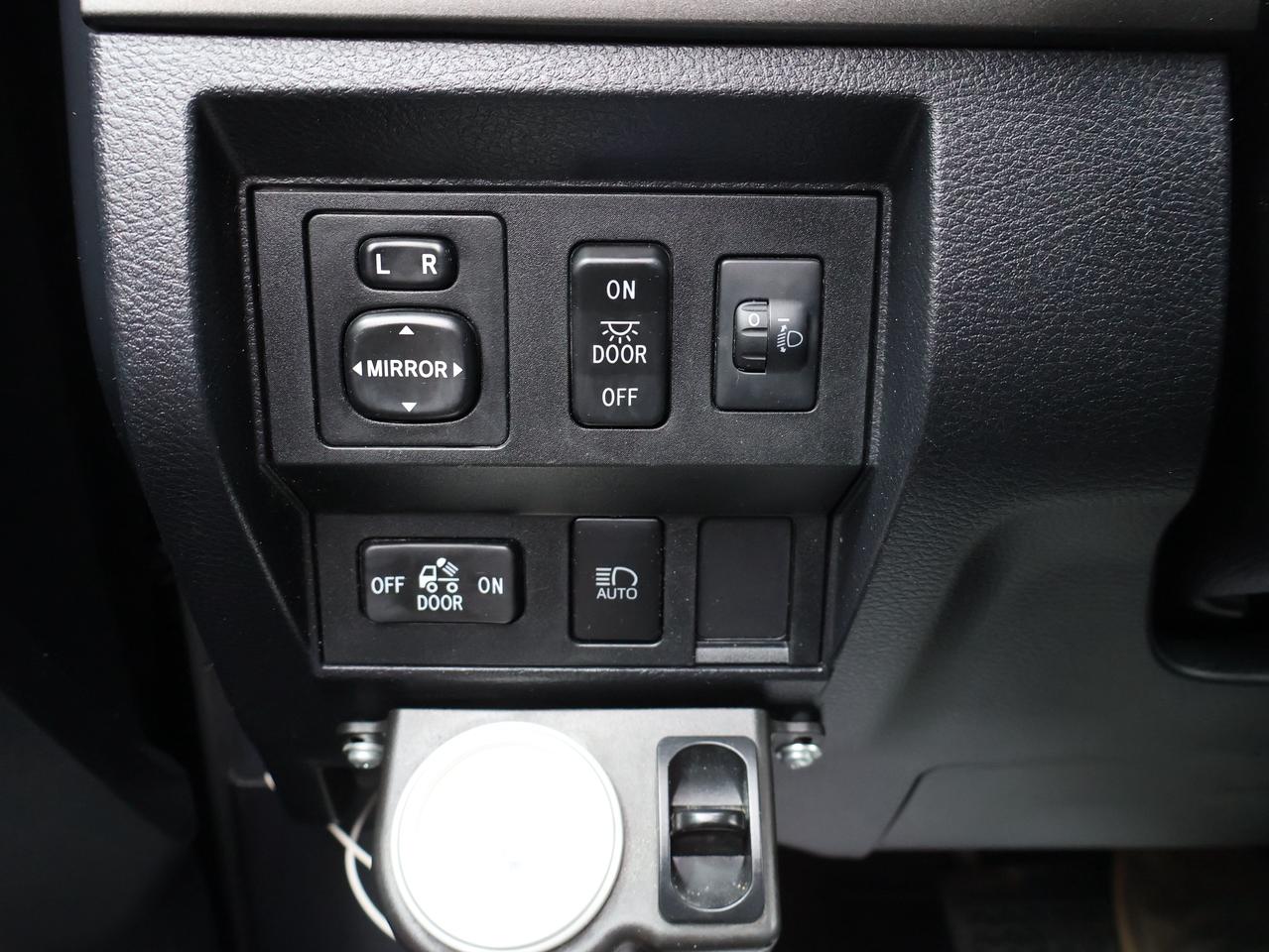 2020 Toyota Tundra 5.7L V8 SR5 4WD CERTIFIED *ACCIDENT FREE*TOYOTA MAINTAIN* CAMERA NAV BLUETOOTH HEATED SEATS CRUISE ALLOYS Photo