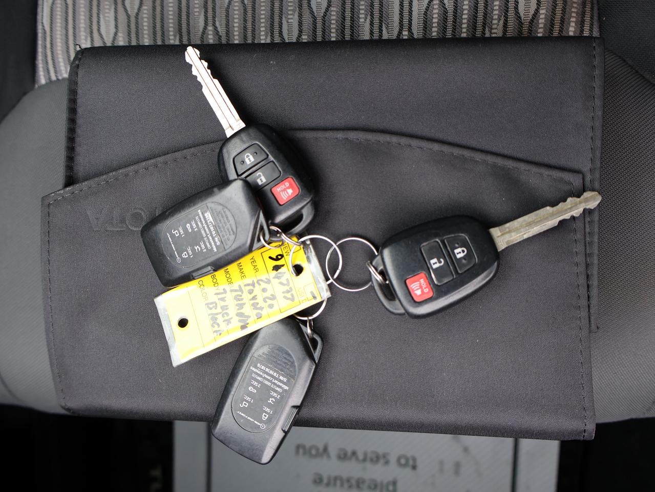 2020 Toyota Tundra 5.7L V8 SR5 4WD CERTIFIED *ACCIDENT FREE*TOYOTA MAINTAIN* CAMERA NAV BLUETOOTH HEATED SEATS CRUISE ALLOYS Photo