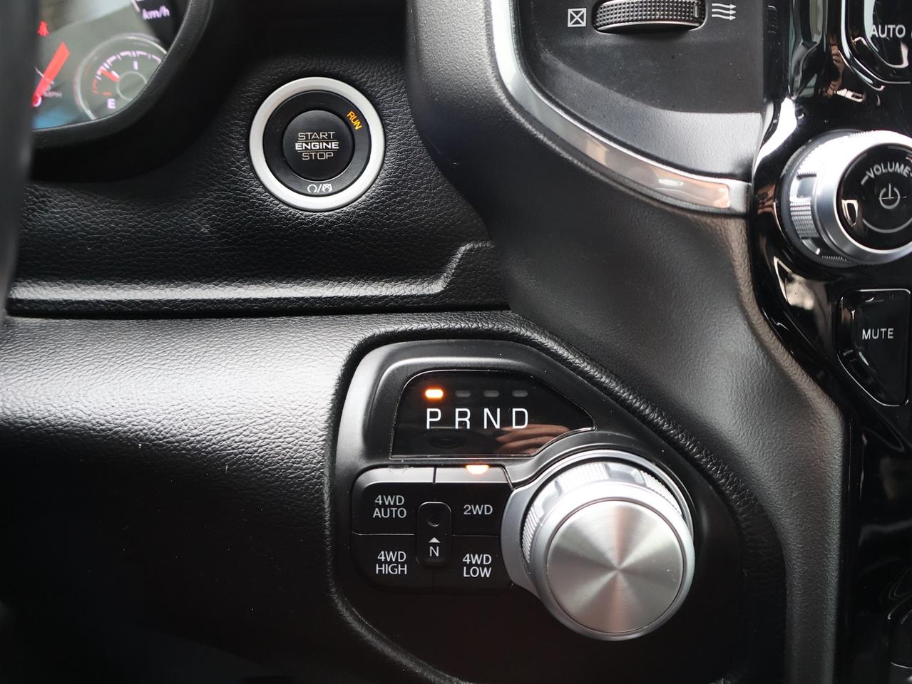 2020 RAM 1500 LARAMIE CREW DESIEL CERTIFIED 4WD *1 OWNER*ACCIDENT FREE* CAMERA NAV BLUETOOTH LEATHER HEATED SEATS CRUISE ALLOYS Photo