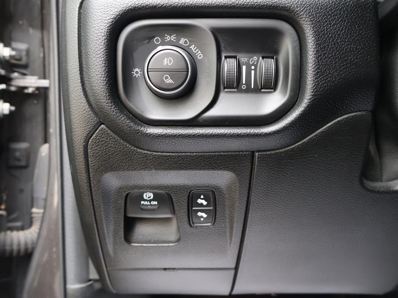 2020 RAM 1500 LARAMIE CREW DESIEL CERTIFIED 4WD *1 OWNER*ACCIDENT FREE* CAMERA NAV BLUETOOTH LEATHER HEATED SEATS CRUISE ALLOYS Photo