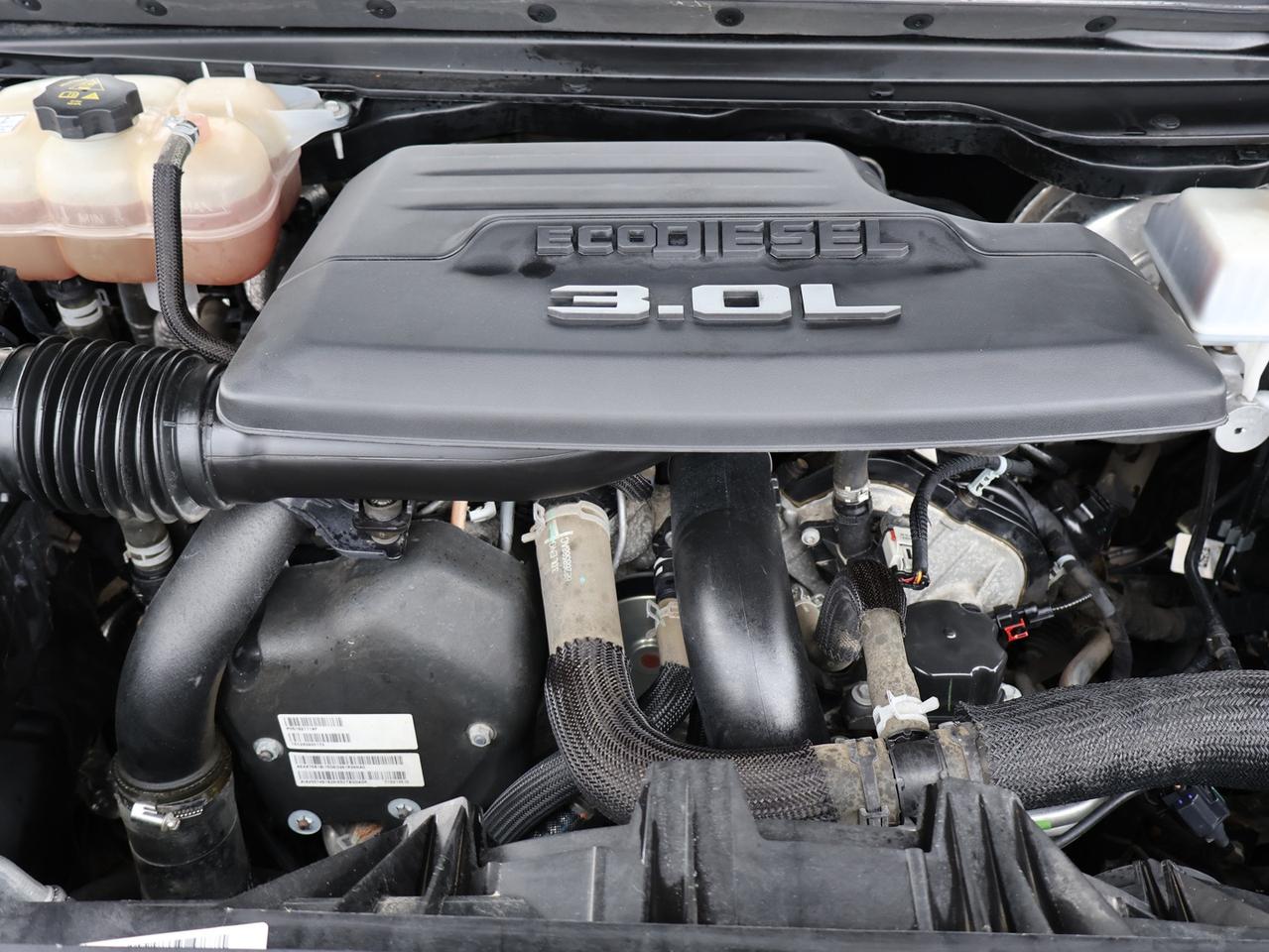 2020 RAM 1500 LARAMIE CREW DESIEL CERTIFIED 4WD *1 OWNER*ACCIDENT FREE* CAMERA NAV BLUETOOTH LEATHER HEATED SEATS CRUISE ALLOYS Photo