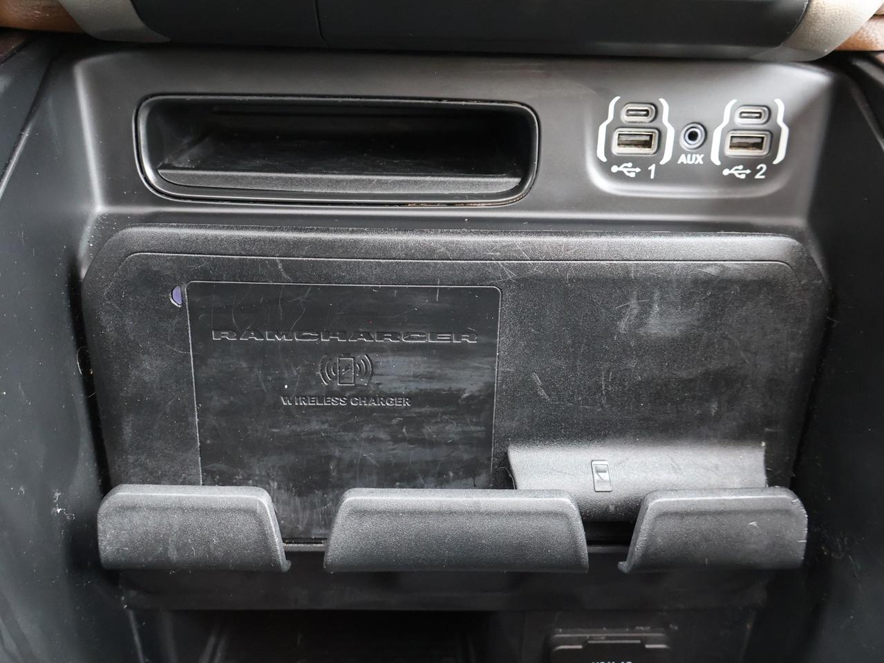 2020 RAM 1500 LARAMIE CREW DESIEL CERTIFIED 4WD *1 OWNER* CAMERA NAV BLUETOOTH LEATHER HEATED SEATS PANO ROOF CRUISE ALLOY S Photo