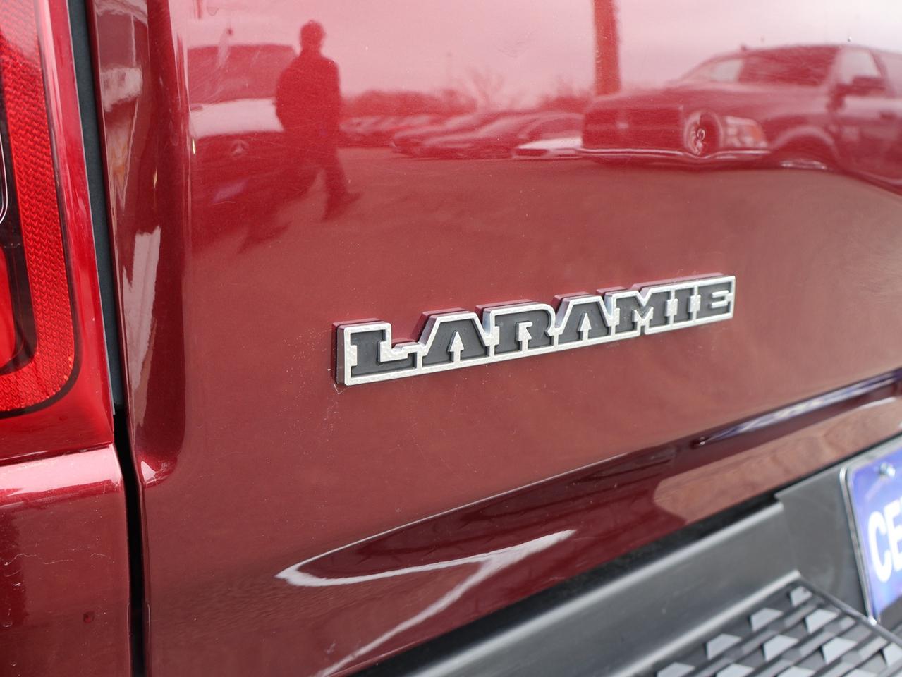 2020 RAM 1500 LARAMIE CREW DESIEL CERTIFIED 4WD *1 OWNER* CAMERA NAV BLUETOOTH LEATHER HEATED SEATS PANO ROOF CRUISE ALLOY S Photo