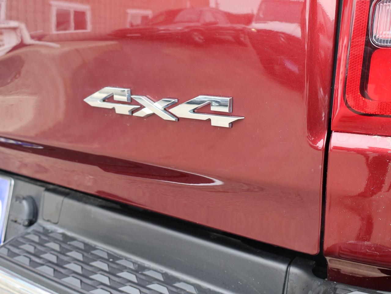 2020 RAM 1500 LARAMIE CREW DESIEL CERTIFIED 4WD *1 OWNER* CAMERA NAV BLUETOOTH LEATHER HEATED SEATS PANO ROOF CRUISE ALLOY S Photo