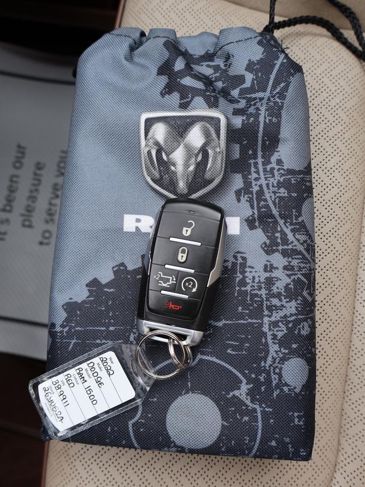 2020 RAM 1500 LARAMIE CREW DESIEL CERTIFIED 4WD *1 OWNER* CAMERA NAV BLUETOOTH LEATHER HEATED SEATS PANO ROOF CRUISE ALLOY S Photo