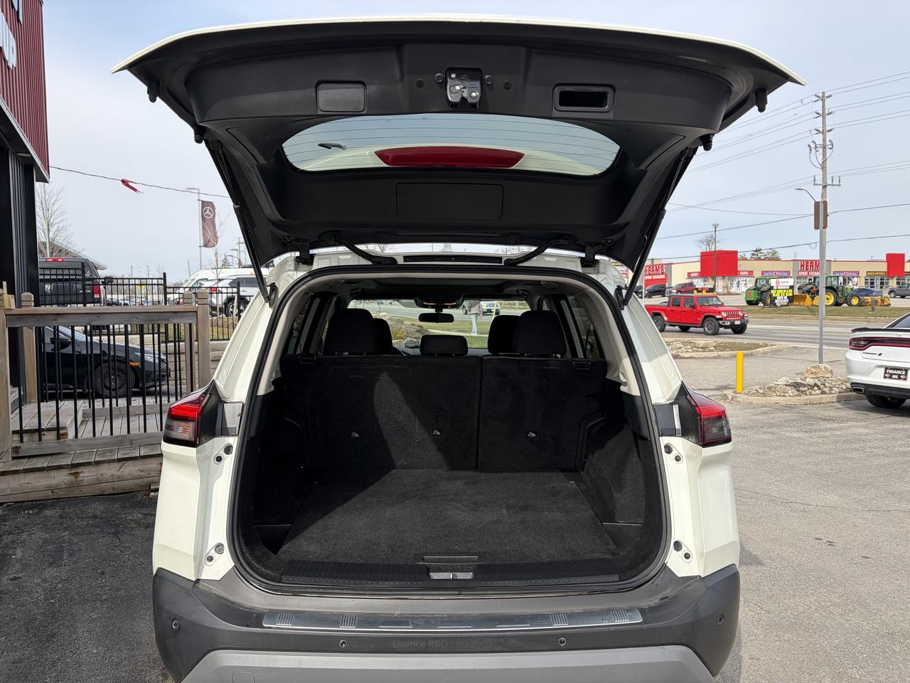 2021 Nissan Rogue SV Photo