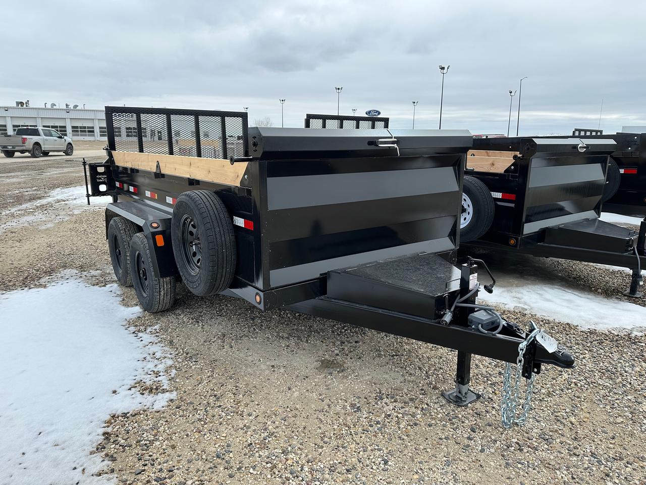 <p class=MsoNormal><span style=font-family: Segoe UI,sans-serif; color: black; mso-color-alt: windowtext; background: #EFEFEF;>9900# GVWR, steel frame, torflex axles, electric brakes, voltflex wiring harness, LED lights, driver side step, a-frame tool box, 16 O/C crossmembers, 3 way tailgate, single push arm hoist, 3/16 floor, 1/8 sides, heavy duty fenders, spare tire holder with lock, tarp. Stock# HH5525. For more info call Wilfs Elie Ford toll free 877-360-3673. Dealer# 0521</span></p>