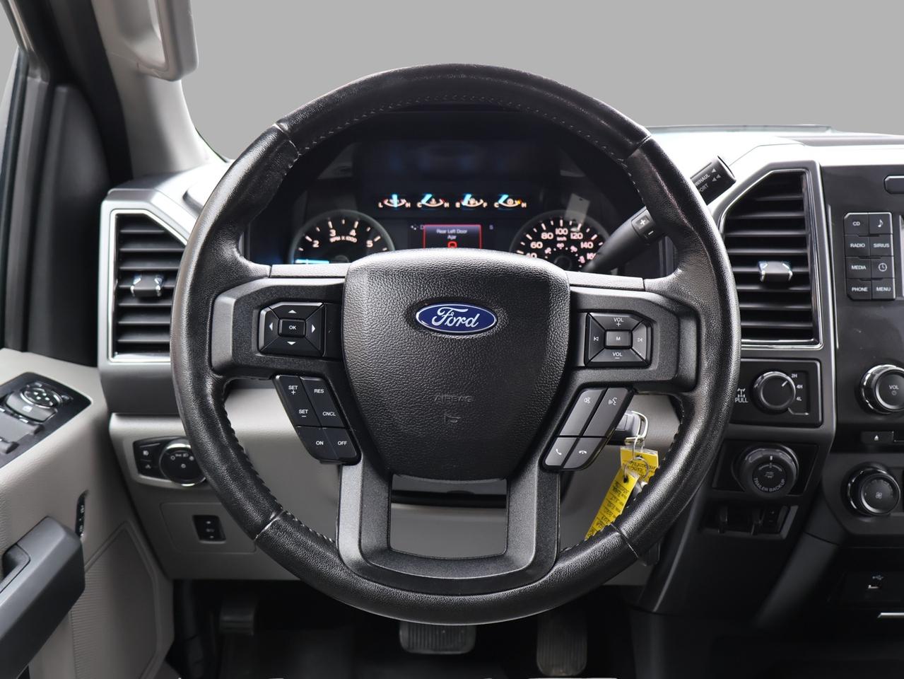 2017 Ford F-150 V8 XLT 4WD CERTIFIED *ACCIDENT FREE* CAMERA BLUETOOTH CRUISE ALLOYS Photo