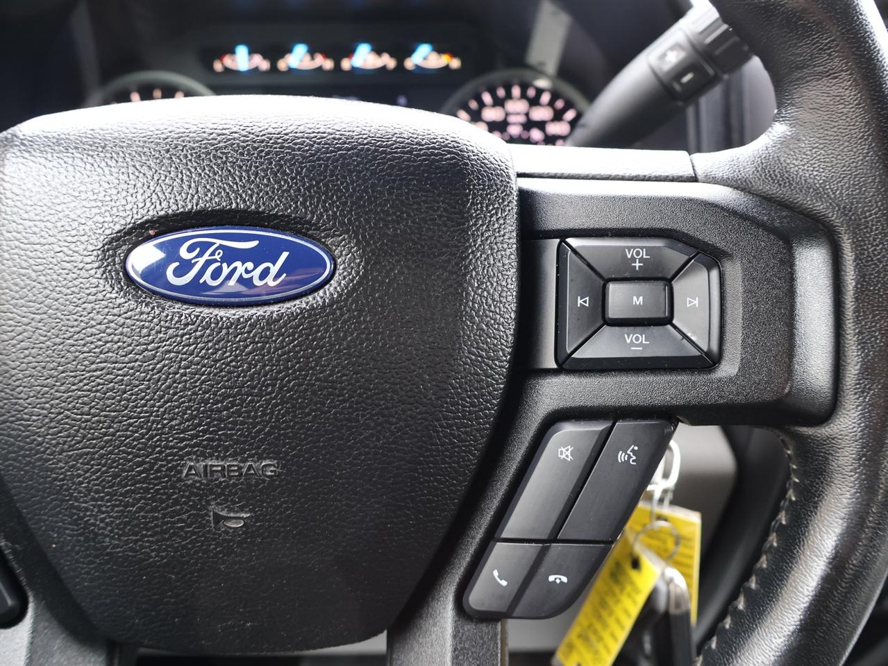 2017 Ford F-150 V8 XLT 4WD CERTIFIED *ACCIDENT FREE* CAMERA BLUETOOTH CRUISE ALLOYS Photo