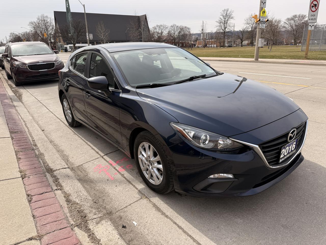 2016 Mazda MAZDA3 GS Photo2