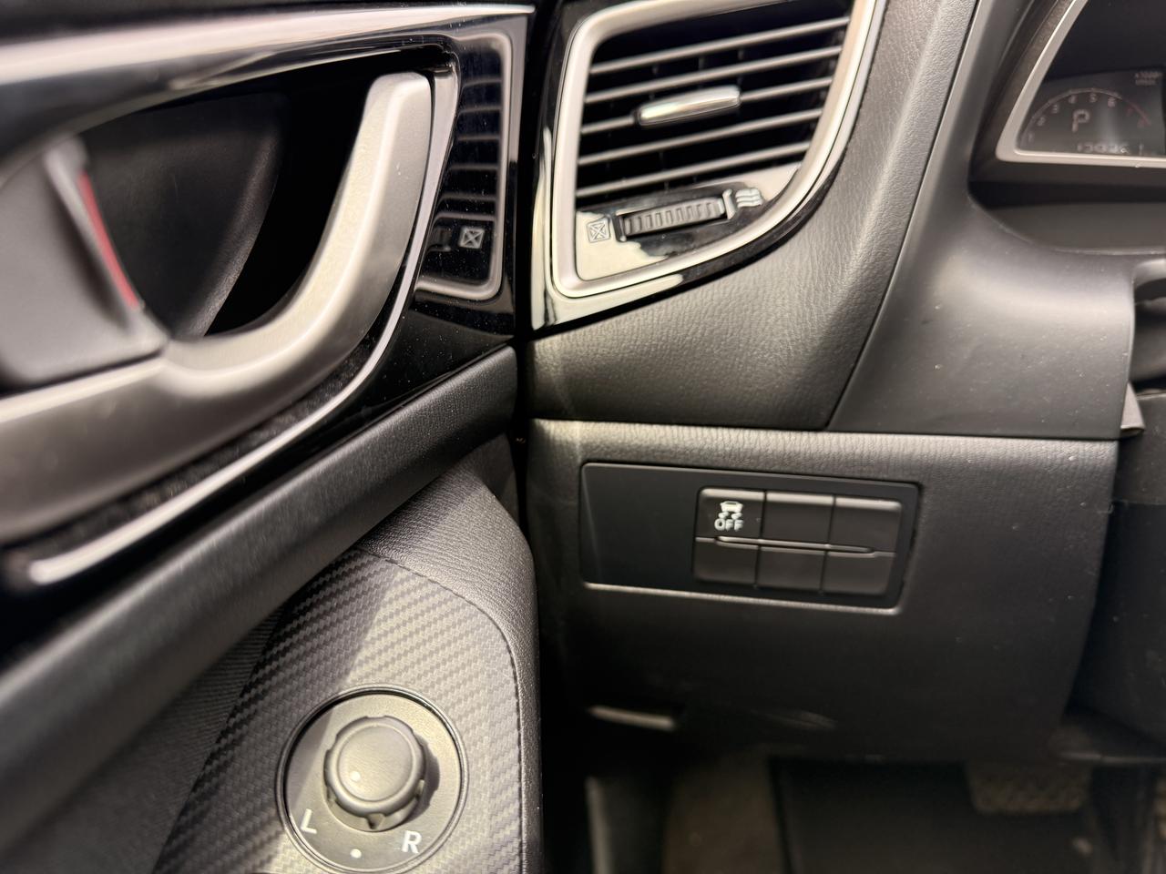 2016 Mazda MAZDA3 GS Photo