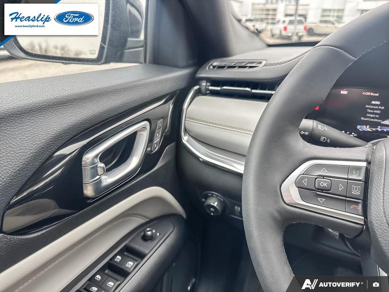 2023 Jeep Compass LIMITED Photo