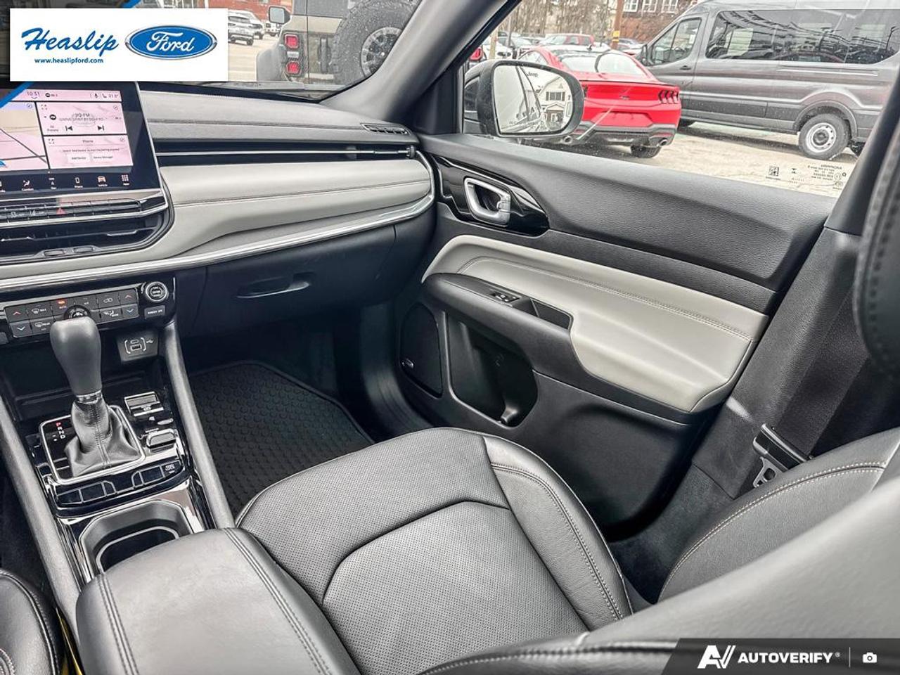2023 Jeep Compass LIMITED Photo
