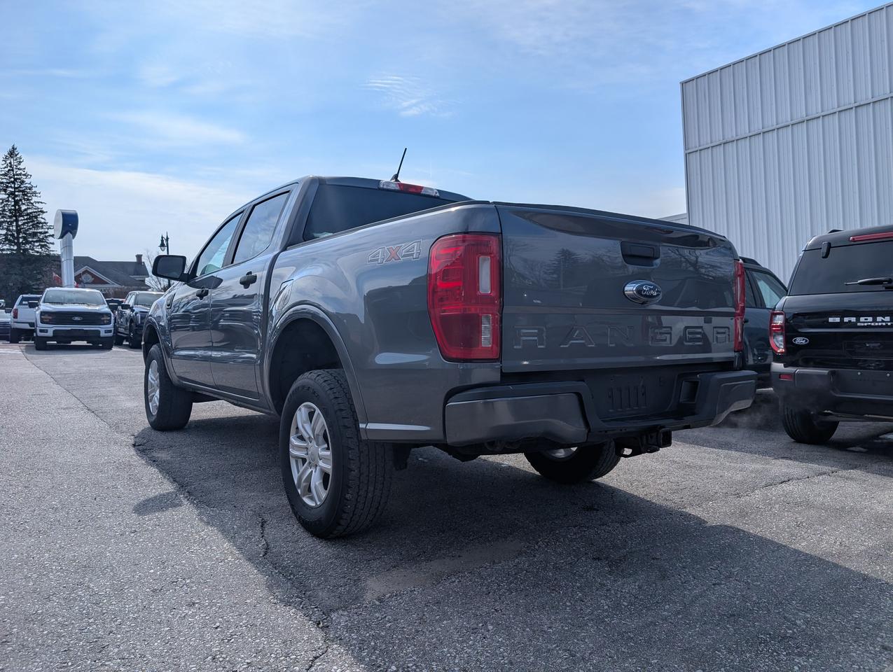 2023 Ford Ranger XLT 4WD SuperCrew 5' Box Photo3